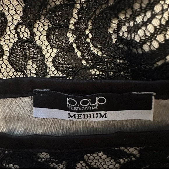 ✨Black Lace & Tulle Bubble Hem Dress – Size Medium✨ - Picture 9 of 9